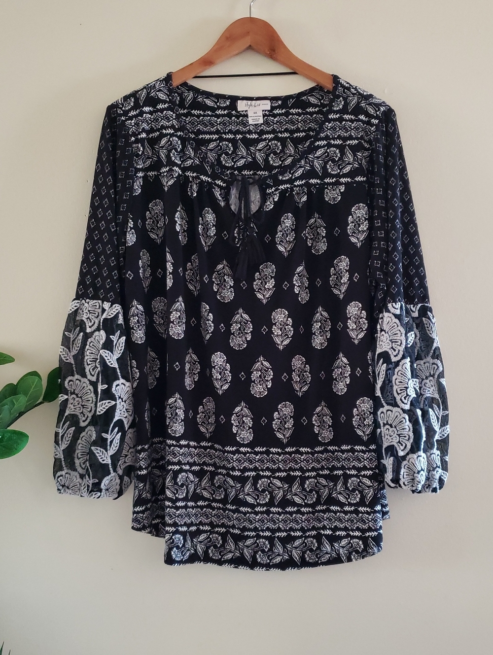 Style & Co. PLUS Embroidered Balloon Sleeve Tunic - 2X ( EUC)
